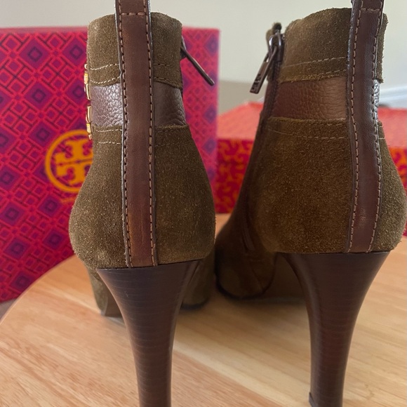 NWOT. Tory Burch ankle boots size 8,5 - Picture 13 of 15
